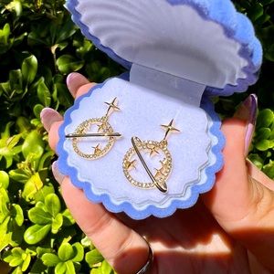 NEW 14k Gold Plated Planet & Stars Stud Earrings in Velvet Venus Shell
